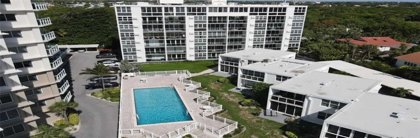 <strong>1200 Club Condominium Association</strong>